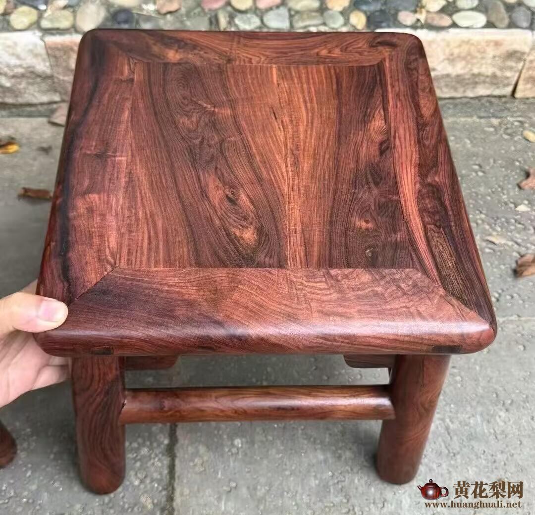 海南黄花梨圆腿方凳